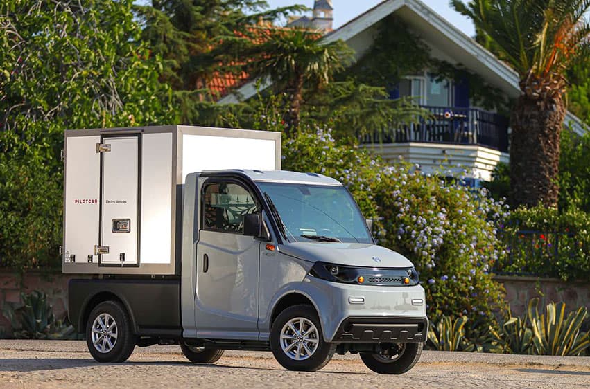 Pilotcar P-1000 skåp