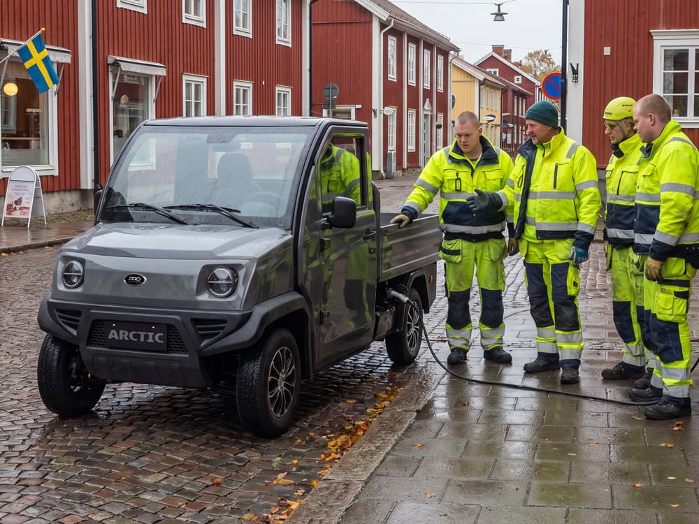 Leverans av eldrivna arbetsfordon till kommun via ramavtal med Adda