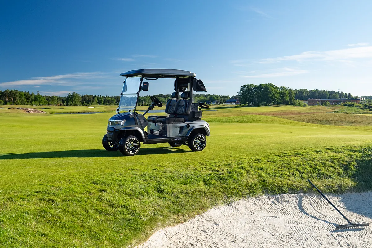 Golfbilar på en golfklubb